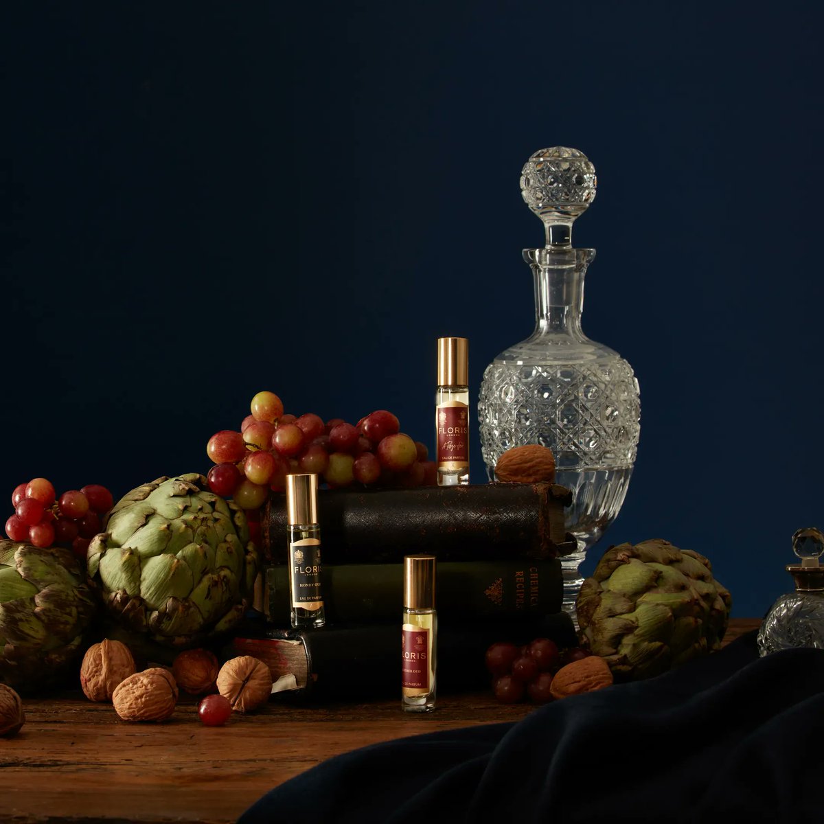 FlorisLondon's tweet photo. Celebrate deeply sensual and the hypnotic quality of rich oud with our Travel Oud Trio, the perfect introduction to our oud family

#FlorisLondon #LuxuryChristmasGifting #LuxuryChristmasGifts #Christmas2021 #FlorisChristmasCollection #TravelSet #Oud #OudCollection https://t.co/cm4zlYQjng