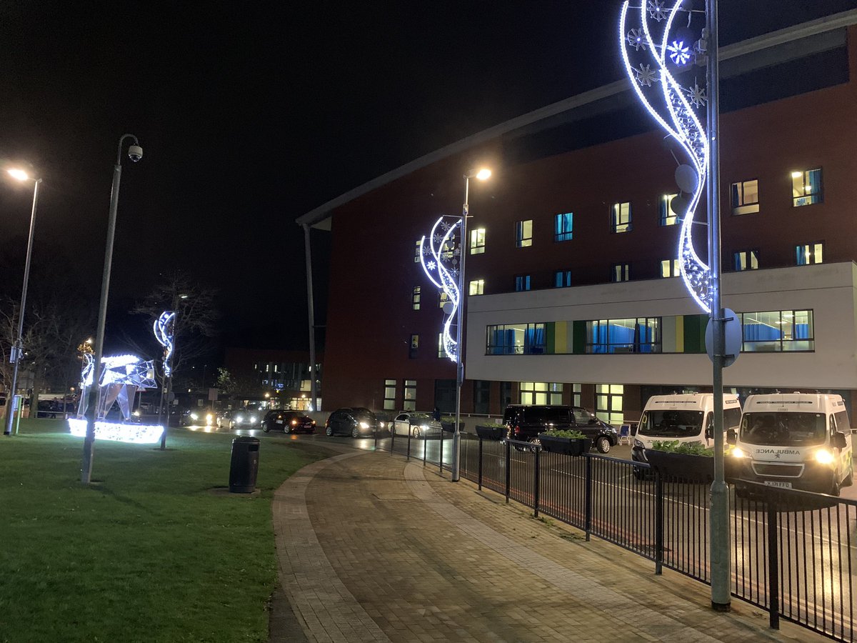 MYHTGate43's tweet image. Dark nights on the way home after another busy week on the ward🌟
11 patients discharged home safe and sound within the last 5 days, let’s see if we can beat that next week! 💪
#homeforchristmas