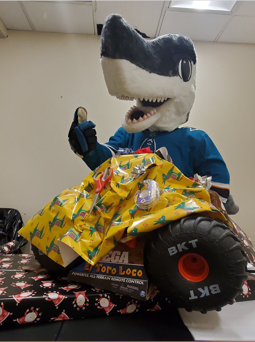 sjsharkie's tweet photo. Yesterday I was able to help wrap holiday presents for a special group of families with the #SharksFoundation and @A_R_C_C. https://t.co/2A6ZTZ1NAW