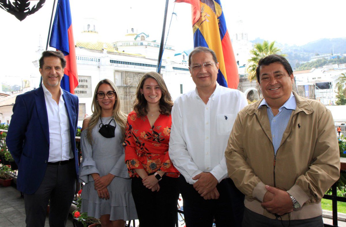 ecudeb's tweet photo. Gracias @CocaColaEC por una reunión tan amena, tan sincera, tan productiva ! Claro ejemplo de cómo sector público y privado pueden trabajar de la mano! 🚀 https://t.co/7rxBhnWHhT