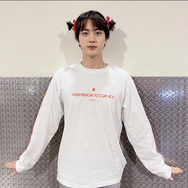 lucianasp2003's tweet photo. Happy birthday Worldwide Handsome. Gracias por hacer que mis días sean mejores, gracias por existir y ser parte de nuestras vidas. Que lo pases genial en tu día y por el resto de los años, Army siempre estará aquí para desearte la mejor felicidad💜
#WorldwideHandsomeDay
#JINDAY https://t.co/rHxoDAs5ks