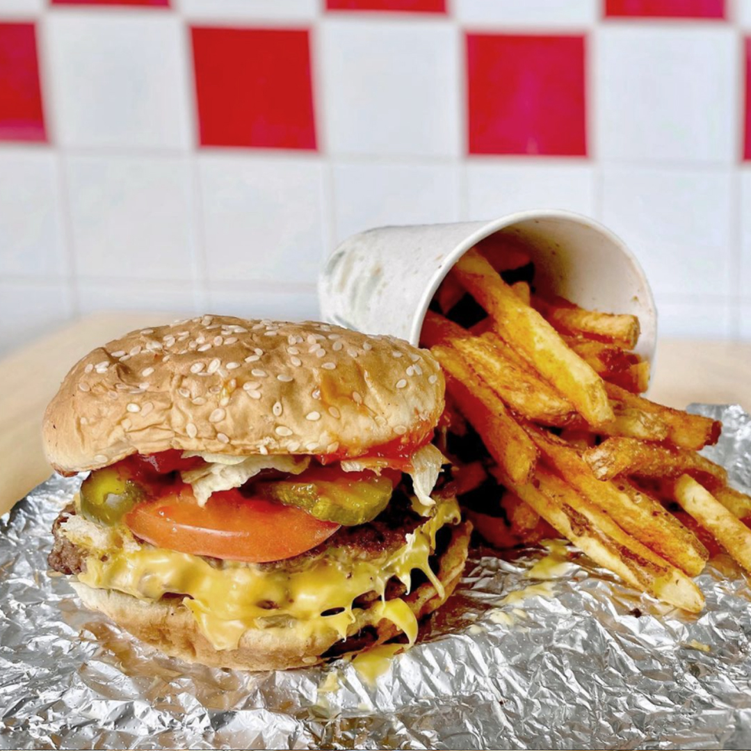 SchweidAndSons's tweet photo. Happy #FiveGuysFriday to you - let's eat! 
.
.
📸: @hangryforwhat
#verybestburger #foodie #fiveguysfridays #fiveguys #fiveguysburgers #burgerlover #burgers #cheeseburgers #smashburger #burgerandfries #foodlover #foodpics #foodporn https://t.co/QxlhMnWvxT
