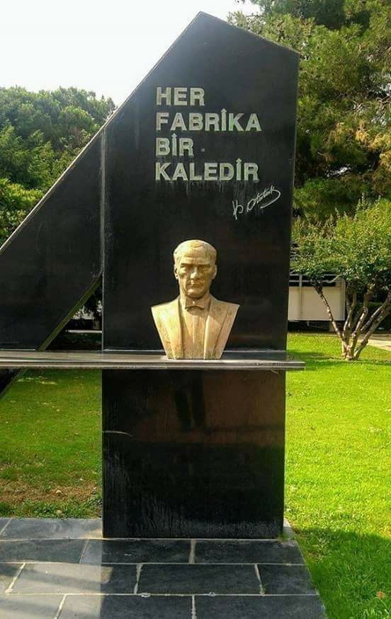 AliBerham's tweet photo. #Atatürk'ün kurduğu cumhuriyette yıllardır neler olup bittiğinin farkındamıyız?
Birilileri "din iman bayrak ezan yerli milli diyerek" 100 yıllık #cumhuriyetin tüm kazanımlarını sattı bizde sadece seyrettik?
#Cebren ve hile ile aziz #vatanın bütün kaleleri zaptedilmiş olabilir. https://t.co/hZr9t9rWSO