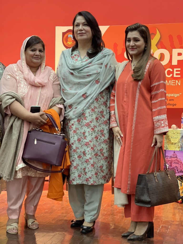 SaniaKamran_PPP's tweet photo. Attended seminar at @kinnairdcollege regarding 16 days of activism to #stopvoilenceagainstwomen . https://t.co/7vjL4EP5ZM