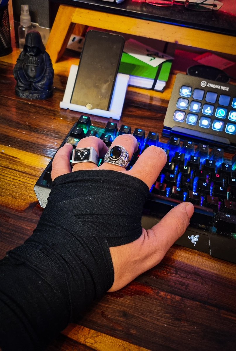 Born2BCoder's tweet image. Fucking #tendinitis .... #Developer