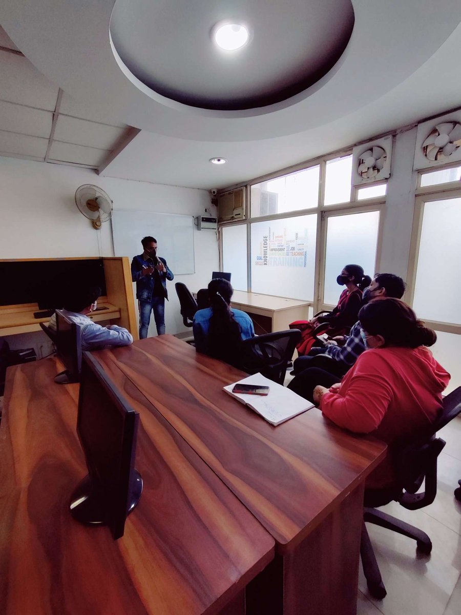 InvoideaTech's tweet photo. Great things are never done by one person. They’re done by a team of people.
We Invoidea Team, executed a healthy group discussions & webinar sessions to develop new ideas.
#invoidea #invoideateam #teamwork #teambuilding #skilldevelopment #training #discussion #fridaymotivation https://t.co/UIrzrraTLk