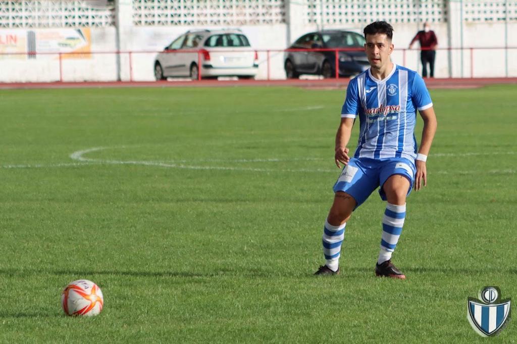 Desde hoy nuestro jugador <a href="/SantiReal7/">Santi Real</a> deja de pertenecer al tarancon. Extremo desequilibrante, rápido, buen 1 contra 1 y buen golpeó de balón. Cual será su nuevo destino????...... 🤔🤔