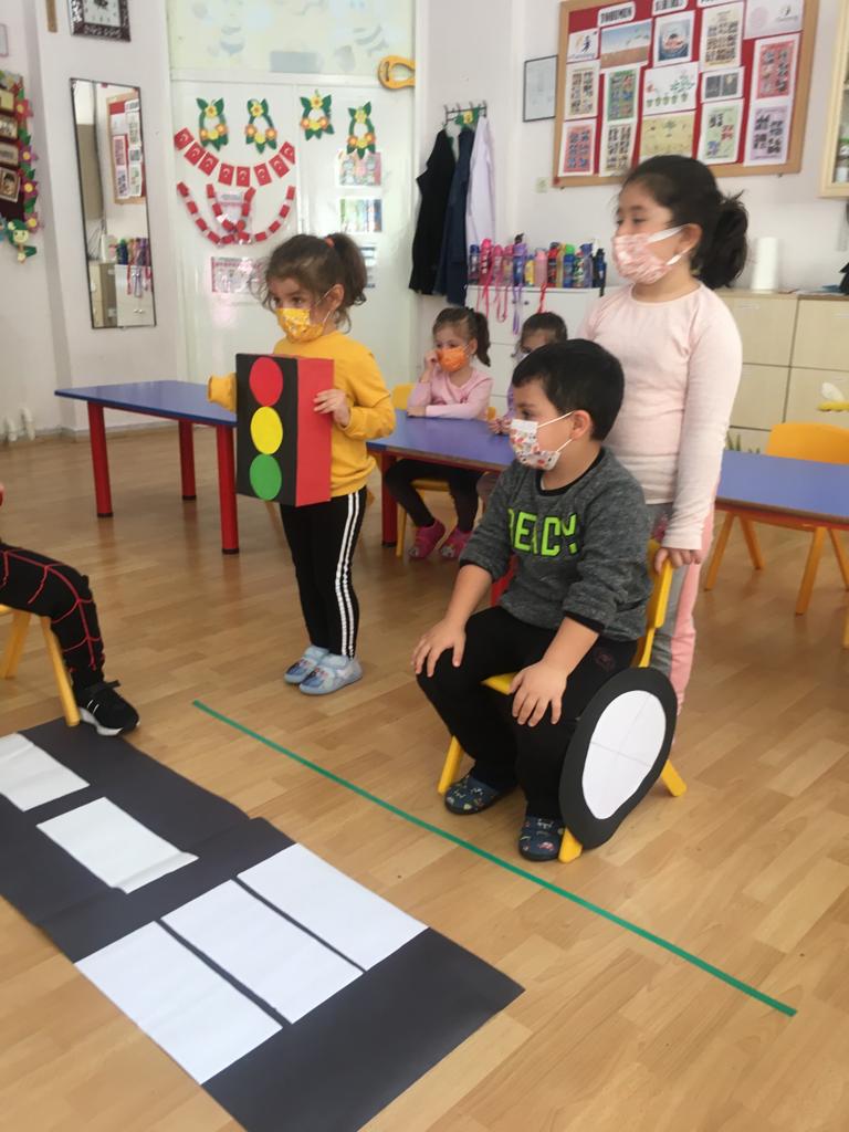 Engelliler Haftasında engelli bireyleri daha iyi anlamak ve engelleri kaldırmak adına çocuklarımızla yaptığımız drama çalışmamız ile farkındalık oluşturuldu.
#3AralıkDünyaEngellilerGünü
<a href="/BurdurilMEM/">Burdur İl Milli Eğitim Müdürlüğü</a> <a href="/ErdemKaya_07/">Erdem Kaya</a> <a href="/S_GuvenYILMAZ/">Seyit Güven YILMAZ</a> <a href="/EserogluNuray/">Nuray Eseroğlu</a> <a href="/GonenliNazik/">Nazik Gönenli</a>