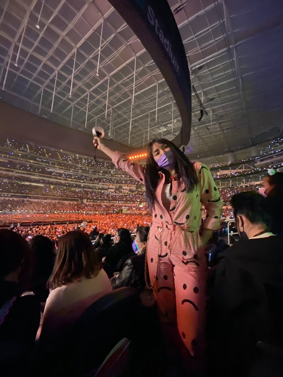 nalusaram's tweet photo. Ayer simplemente fue 💜💜🔥
First Concert In my life!!! Didn’t disappoint ! 💜🔥
#bts #PermissionToDanceOnStage_LA #ArmysinLA https://t.co/uunDz9rD1x