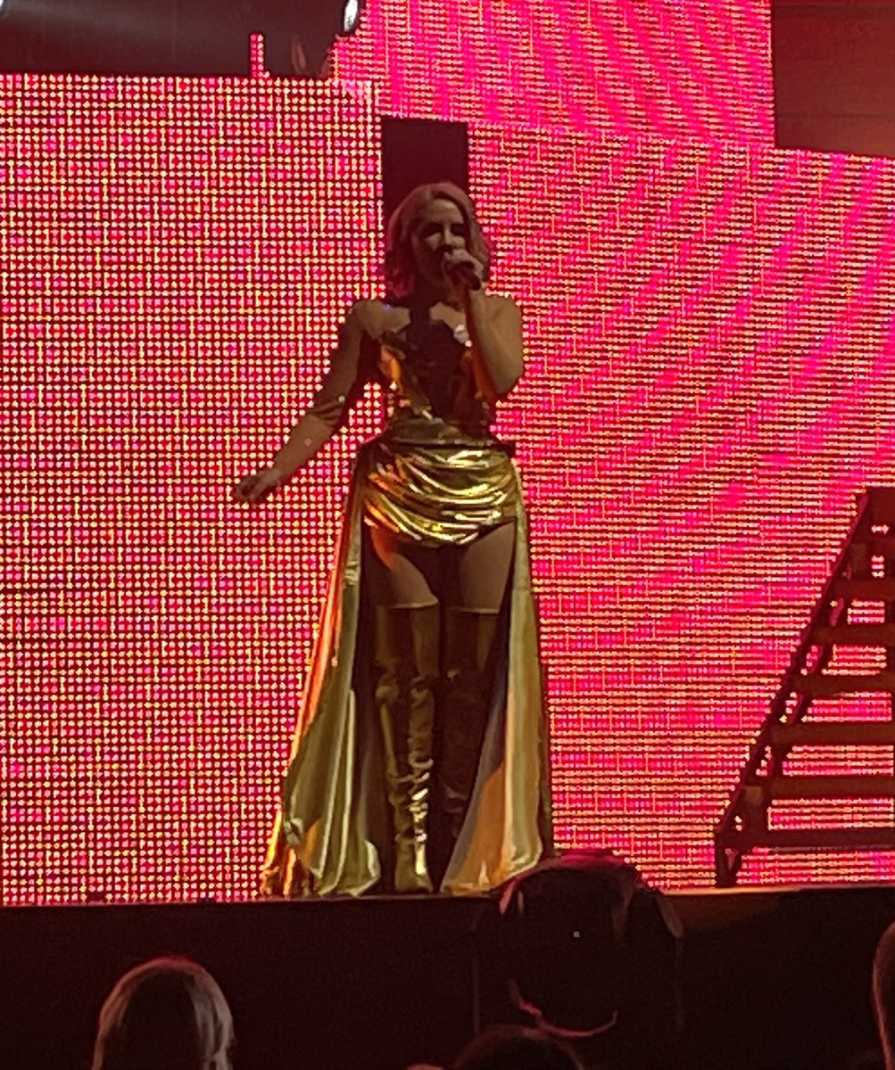DrPJJB's tweet photo. A lovely picture of the wonderful @ClaireRichards captured at the O2 last weekend.
#Steps #WTFHTour https://t.co/KvXQZt7yzk