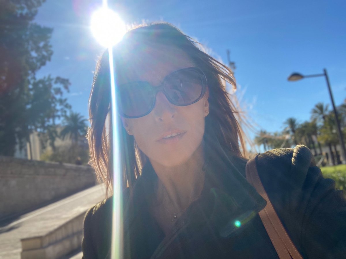 RuthGDG1973's tweet photo. Cuando ya me quedaba poco para trabajar, correr, ..y te dicen que te vuelven a operar. No pasa nada, lo importante soy yo. Logre salir de una relación tóxica, estoy ERTE, una operación que me vino por sorpresa por una mala praxis y ahora otra, enamorarme. Lo mejor esta por llegar https://t.co/ZNzANmA7HY