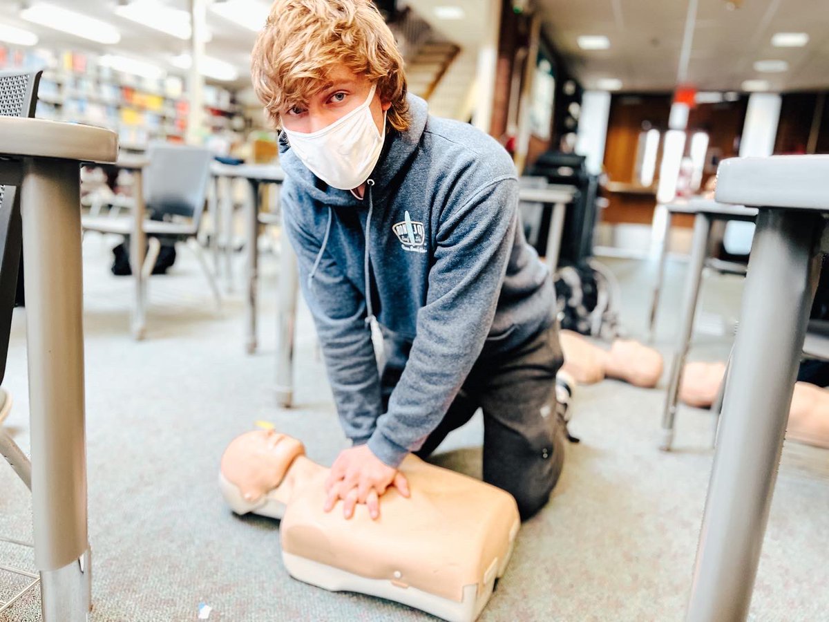 fhsvoice's tweet photo. Mrs. Stokoe certifies students in CPR from the Art of Coaching Aspire. @kelly_stokoefhs @Farmington_FB https://t.co/hKsgz9Ob6K