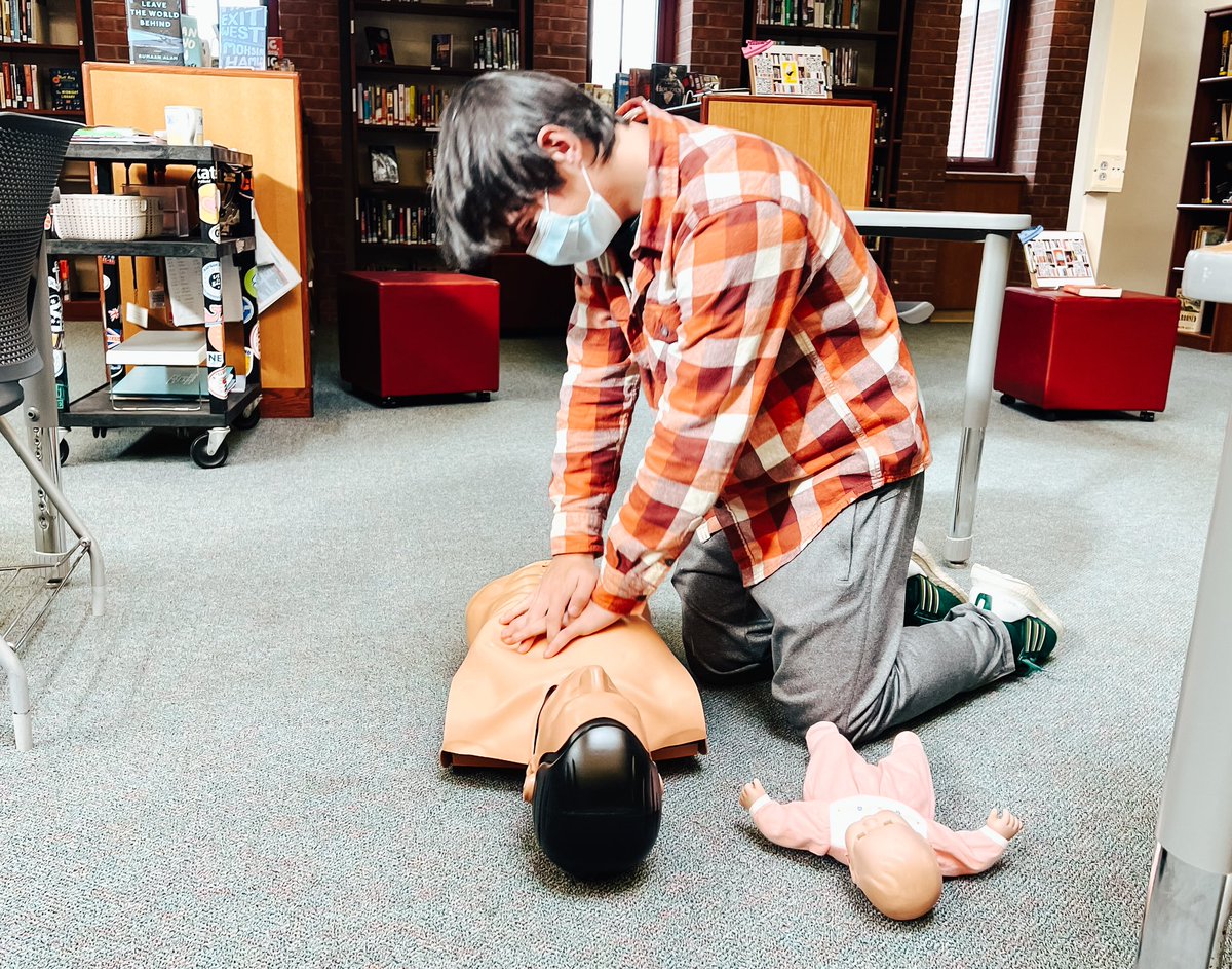 fhsvoice's tweet photo. Mrs. Stokoe certifies students in CPR from the Art of Coaching Aspire. @kelly_stokoefhs @Farmington_FB https://t.co/hKsgz9Ob6K