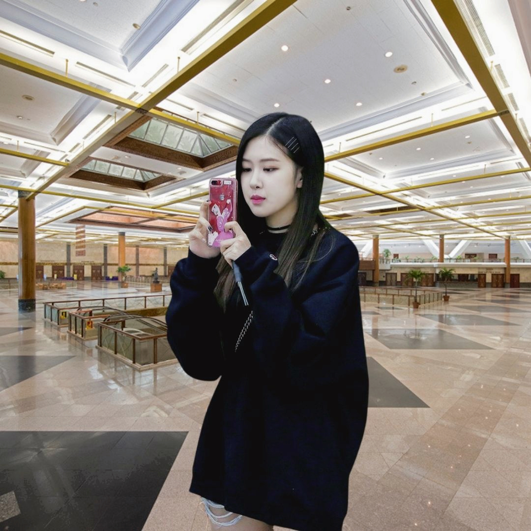 GUITARANDROSES's tweet photo. ️️ 

#𝗟𝗶𝗸𝗵𝗮𝗛𝗮𝗿𝗶𝗜𝗻𝗶 

Likha (@rose_are_ane) dan managernya (@jillianetatum) sudah sampai lho di JCC buat siap-siap! Lihat deh, tumben banget rambut Lili jadi hitam. Penasaran ngga sih? Makanya sampai jumpa nanti sore teman-teman, hanya di @GATRAFEST!

      ️️ https://t.co/v4GipdLXhm