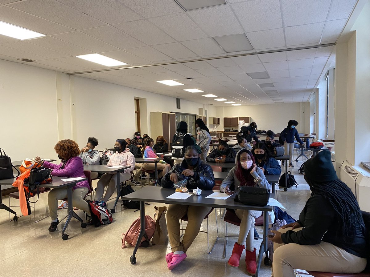TheAutumnJack's tweet photo. The Creative Minds Think Alike workshop was a success! This event was for our SCOM 313 Event Planning class and we put all of our knowledge from the MEEC industry to the test, and I can definitely say that it was helpful! Thank you to all who participated &amp; supported!🥳 #scomup https://t.co/XcBwi1PtJs