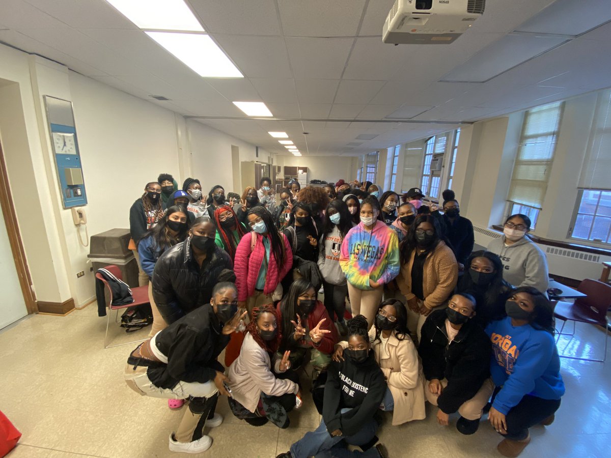 TheAutumnJack's tweet photo. The Creative Minds Think Alike workshop was a success! This event was for our SCOM 313 Event Planning class and we put all of our knowledge from the MEEC industry to the test, and I can definitely say that it was helpful! Thank you to all who participated &amp; supported!🥳 #scomup https://t.co/XcBwi1PtJs