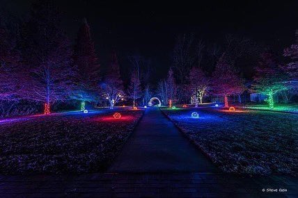 AllysonEShelby's tweet photo. 2021 Newburgh Winterlights starts tonight &amp; runs every night through December 12! Tickets are $5/person and free for children 3 &amp; under. If you enjoyed the Halloween event, you shouldn’t miss this ❄️ (thanks to Steve Geis for the preview photos) https://t.co/nH97865MWN #newburgh https://t.co/YLwr6PllWk