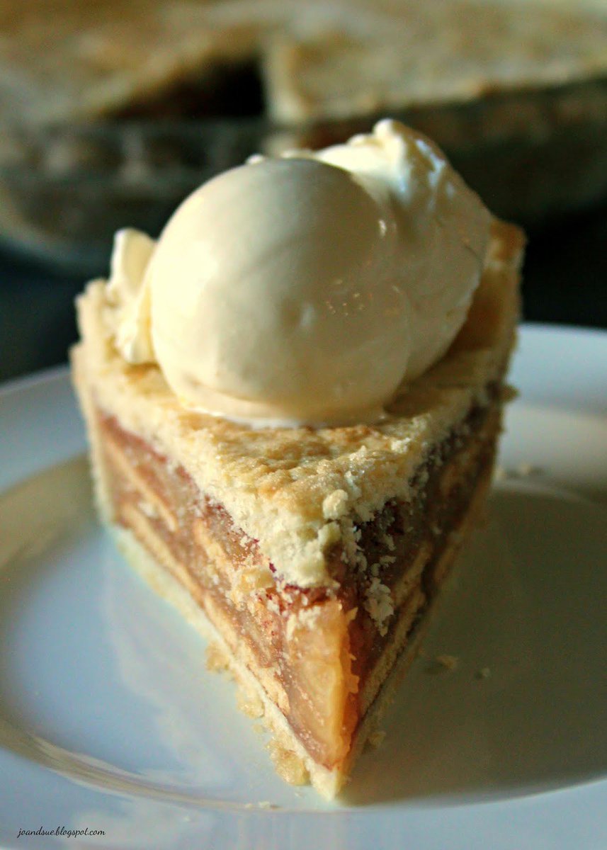 joandsue's tweet photo. Happy #NationalApplePieDay ! We made #MockApplePie with @Ritzcrackers  ♥️ https://t.co/eU9eHGrOtv