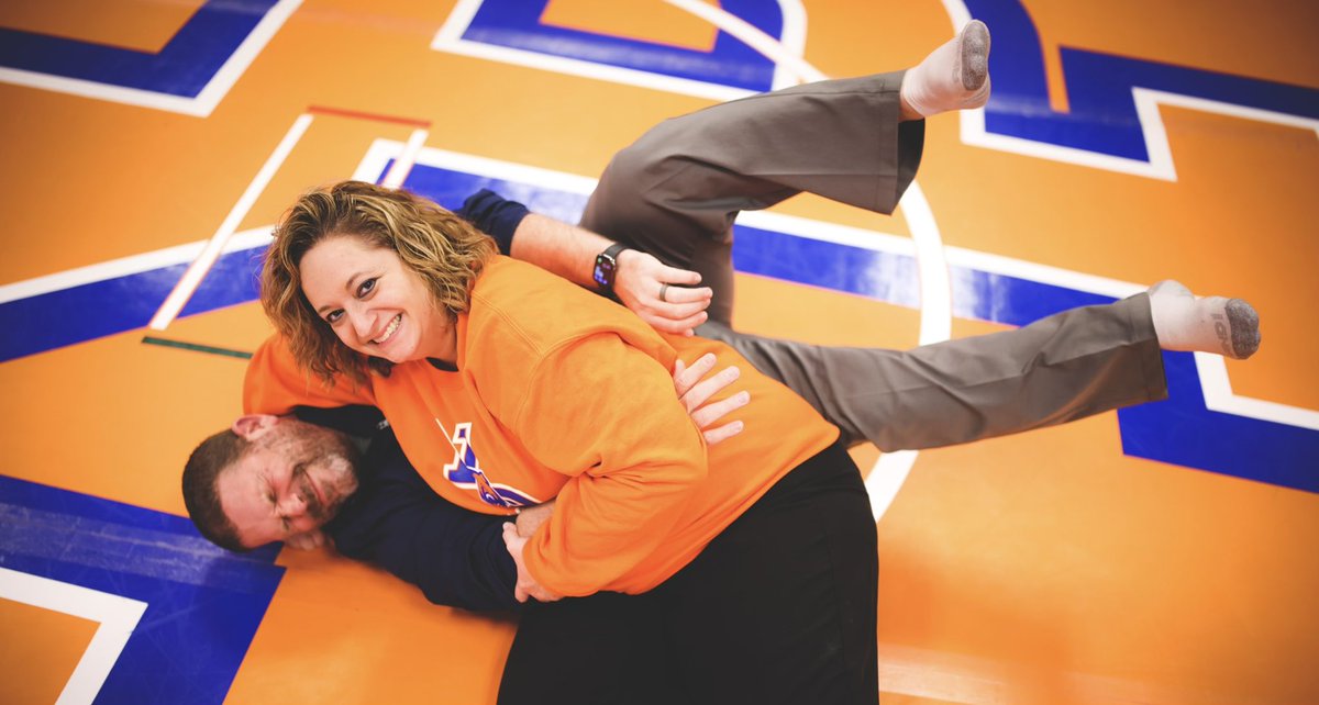 Dr_Shelmire's tweet photo. Iโve always wondered what it would be like to pin a Hall of Famer, @NP_JMoore!๐คฃ๐ช
Donโt forget to join us at FZN tonight starting at 5 pm to watch our girls wrestle in their 1st tournament!๐งก๐
#ItsTime #GirlsWrestling #NPProud #PinChain @NPGrizzlyWREST https://t.co/M2Bxdki9ON