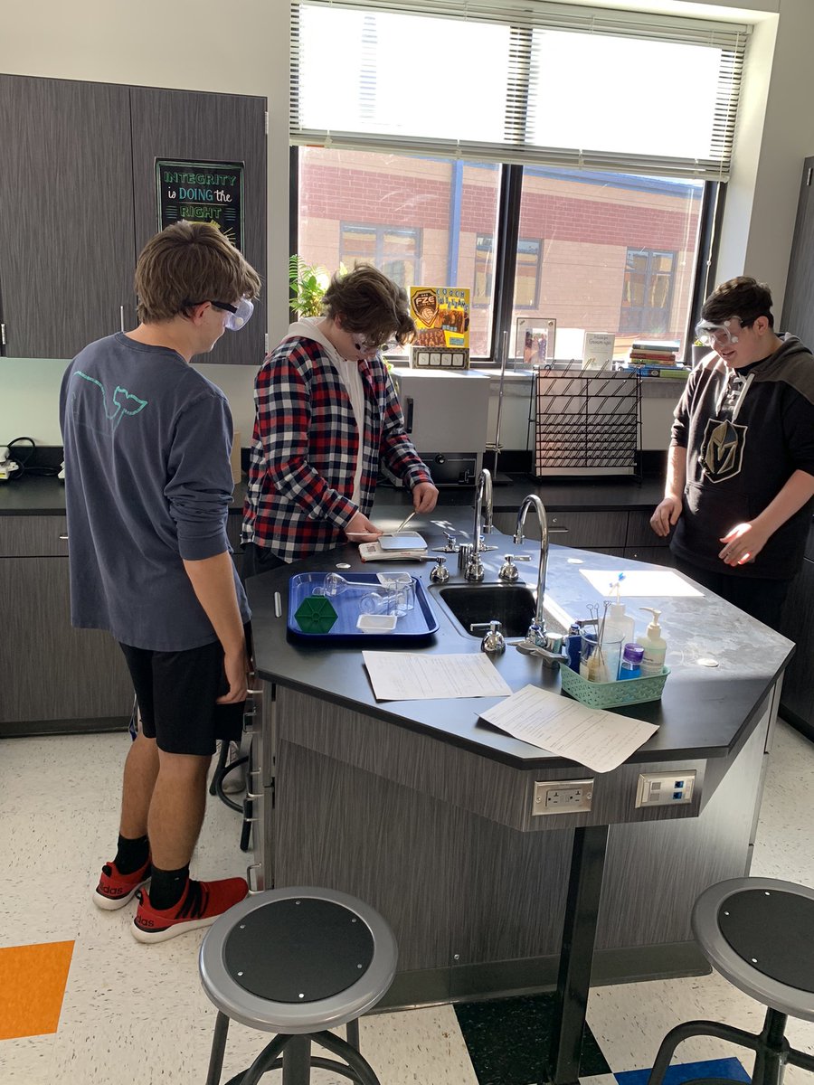 NPGrizBiz's tweet image. A few days late, but it was great to visit @NPWilliamsSci AP Chemistry class the other day. Safety first! #NPObserveMe