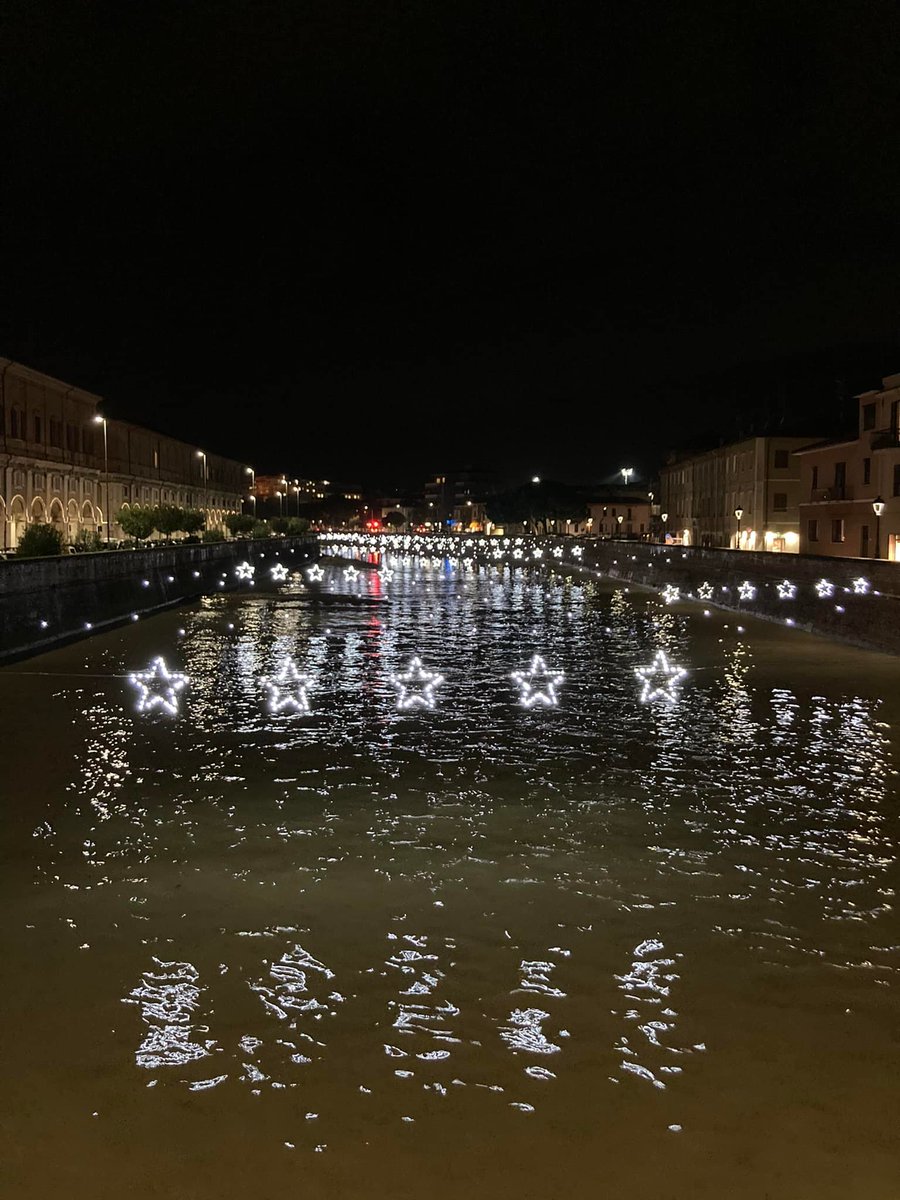 FeelSenigallia's tweet photo. ✨Acceso il #Natale #Natale2021 a #Senigallia🌟💫
Vi aspettiamo! 🎄🧑‍🎄 https://t.co/oGwb3LzHf4