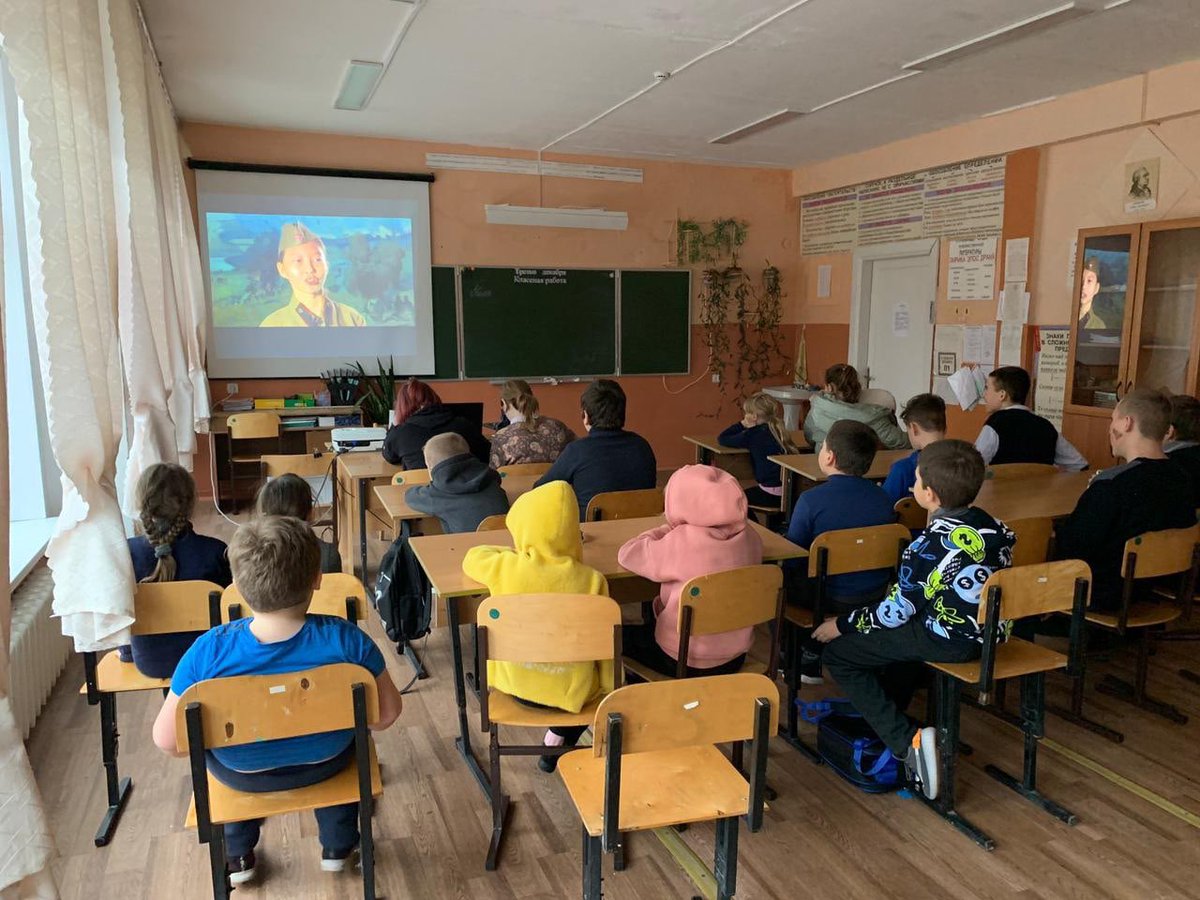 3 декабря в 14.00 обучающиеся  школы приняли участие  в организованном телеканалом «Первый Тульский» онлайн-уроке Мужества, посвящённом 80-летию героического подвига Тулы в битве за Москву и 45-летию присвоения городу Туле почетного звания «Город-Герой.