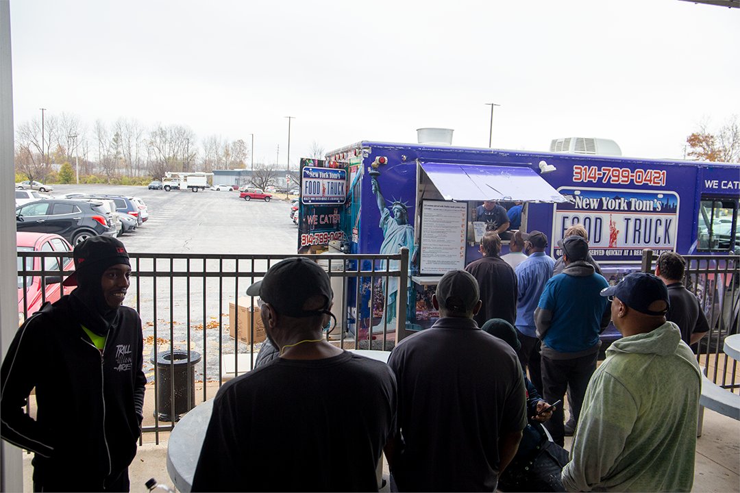 MidAmDisplay's tweet image. We are very proud of the all the hard work our employees do every day and a well-deserved thank you was in order.  We teamed up with @NYTFOODTRUCK 🗽 to provide that THANK YOU in the form of delicious and fresh cooked food. #foodtruck #thankyou #hardwork #food #steaksandwiches