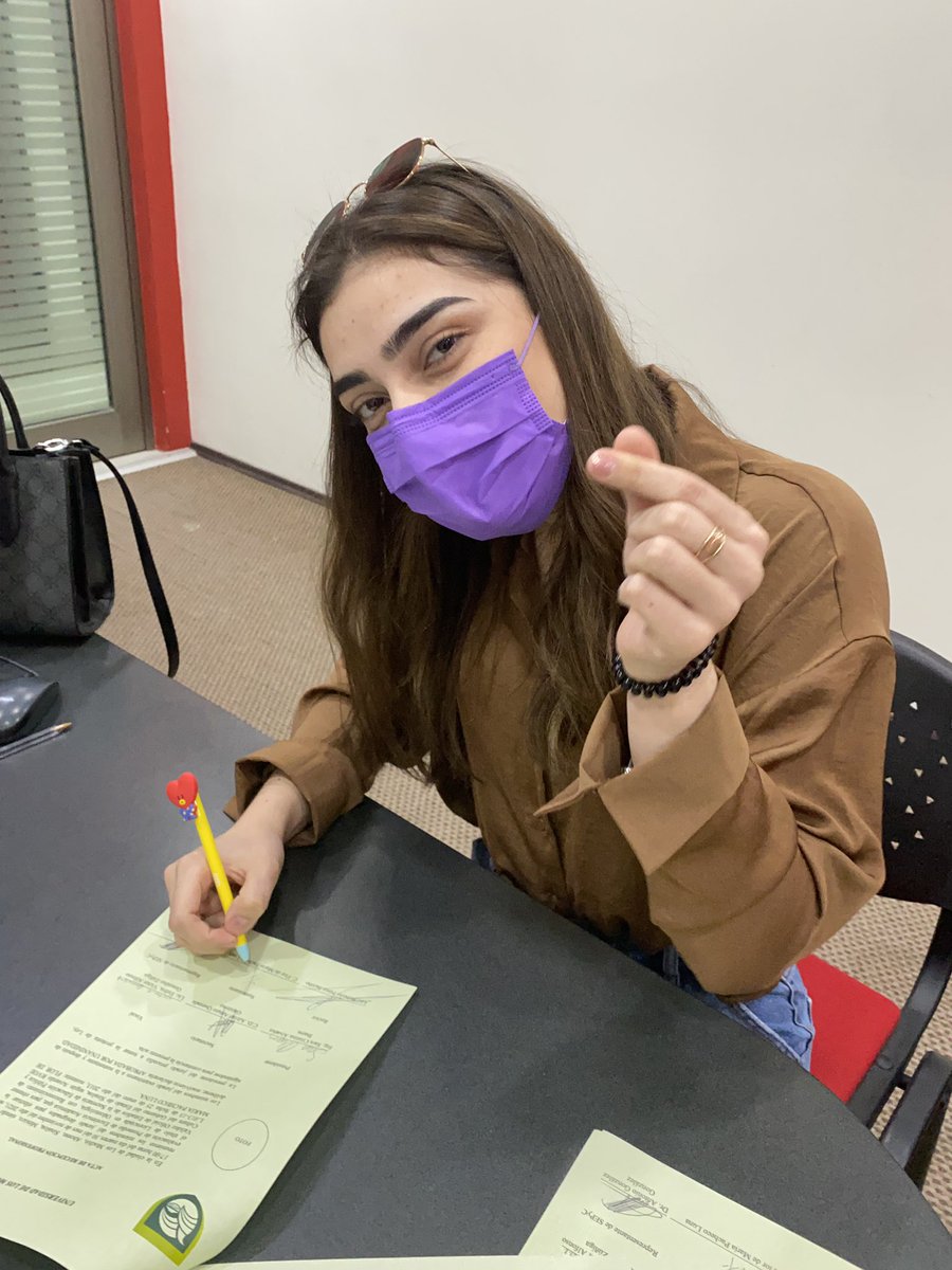 FlorLuna1's tweet photo. Documentos importantes formados con plumas importantes #bts #KIMTAEHYUNG #ARMY #ArmysinLA #BTS @BTS_twt #Recepcionprofesional #UDLM #Dentist #Draarmy #dradentista https://t.co/7JCp44sFYN