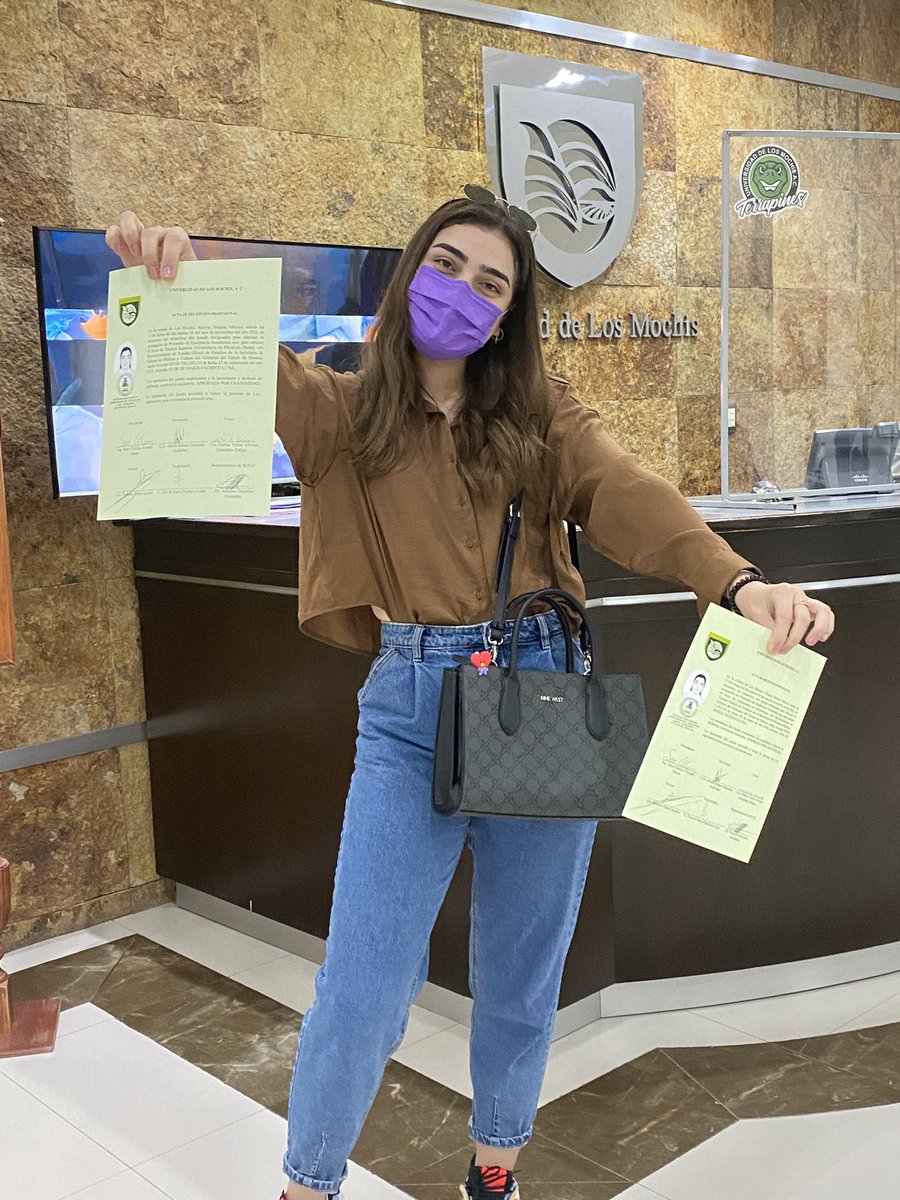 FlorLuna1's tweet photo. Documentos importantes formados con plumas importantes #bts #KIMTAEHYUNG #ARMY #ArmysinLA #BTS @BTS_twt #Recepcionprofesional #UDLM #Dentist #Draarmy #dradentista https://t.co/7JCp44sFYN