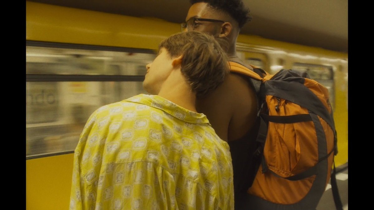 TomsinFinlandia's tweet photo. «Boy meets boy» (2021)
Director: Daniel Sánchez López
Fresca y ágil, reforzada por unos Alexandros Koutsoulis y Matthew James Morrison con mucha química. https://t.co/2waox6WFKJ