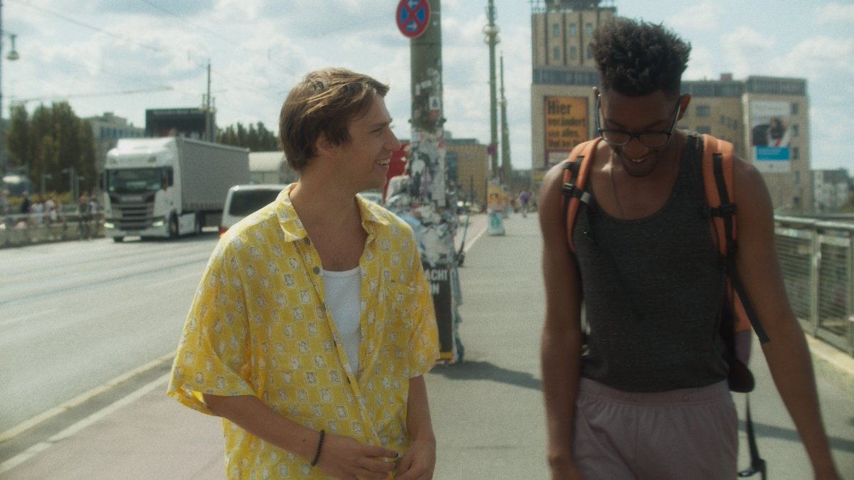 TomsinFinlandia's tweet photo. «Boy meets boy» (2021)
Director: Daniel Sánchez López
Fresca y ágil, reforzada por unos Alexandros Koutsoulis y Matthew James Morrison con mucha química. https://t.co/2waox6WFKJ