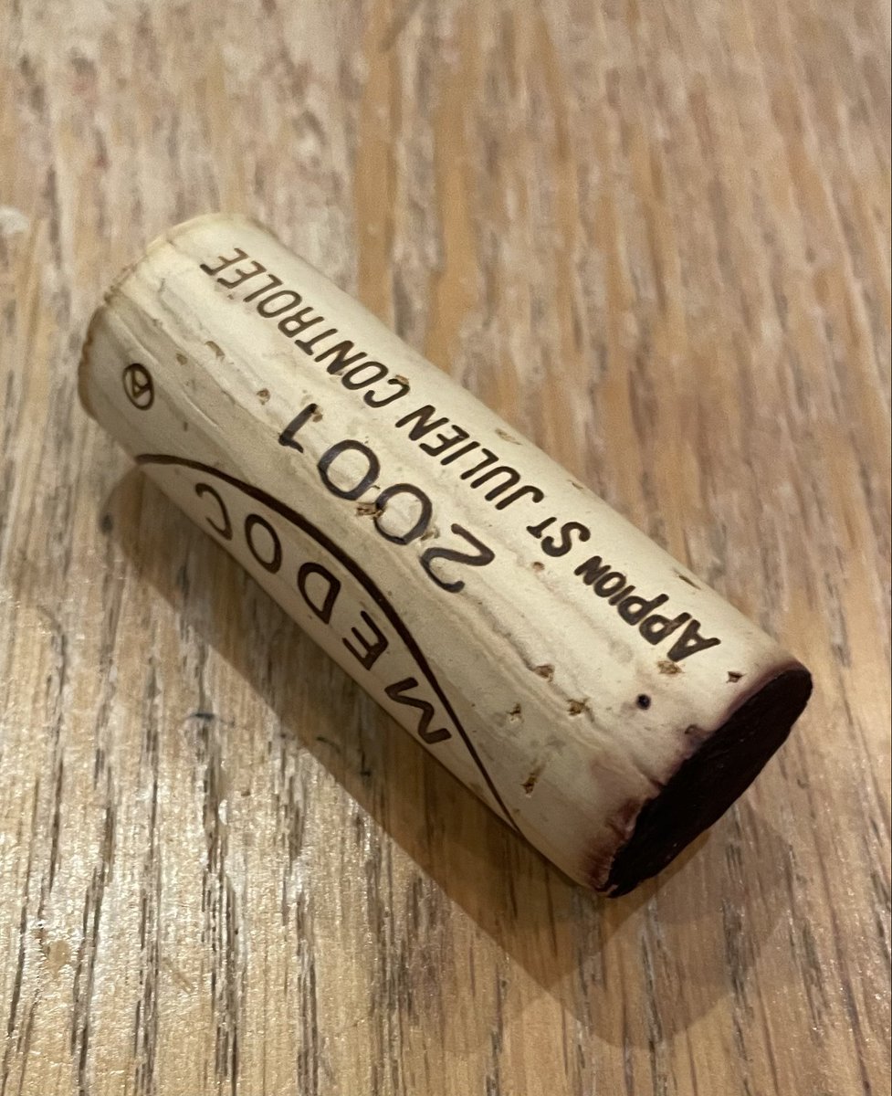 OlivHt's tweet photo. Barely see a cork that clean after 20 years of cellar #cork #lascases #leoville #exchateau #wine https://t.co/yyJheCKLvG