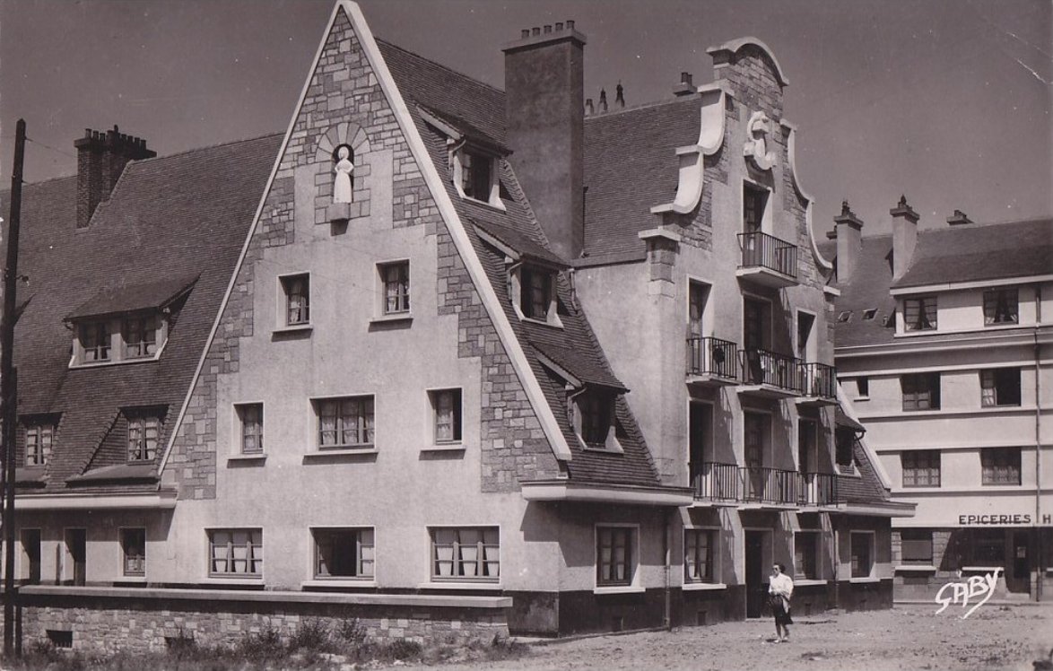 Memoire2cite's tweet photo. 62 CALAIS , La Cite HBM Des Pecheurs Le quartier du #Minck Le Courgain maritime ! immeuble de la matelote rue Reine Arch Alexandre Colladant Albert Malfois et Maurice Suaudeau constr 1955 https://t.co/q8fiCEFJA4
