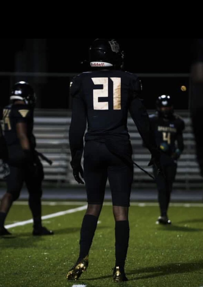 Mike_Evans21's tweet photo. Round 4… 💰🖤
#STC🤫  @LHS_SPARTANS1 https://t.co/fxQfUY8oNb