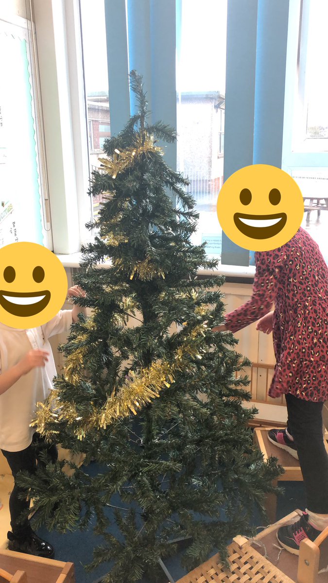 misscedwards's tweet photo. Elf on the shelf week 1: complete ✅😵‍💫😂 Christmas tree decorated, kindness advent calendar set up and a class survey conducted! 😆 #ElfOnTheShelf #ElfInTheClassroom #ChristmasIsComing 🎄⭐️ https://t.co/6MttBrPSqd