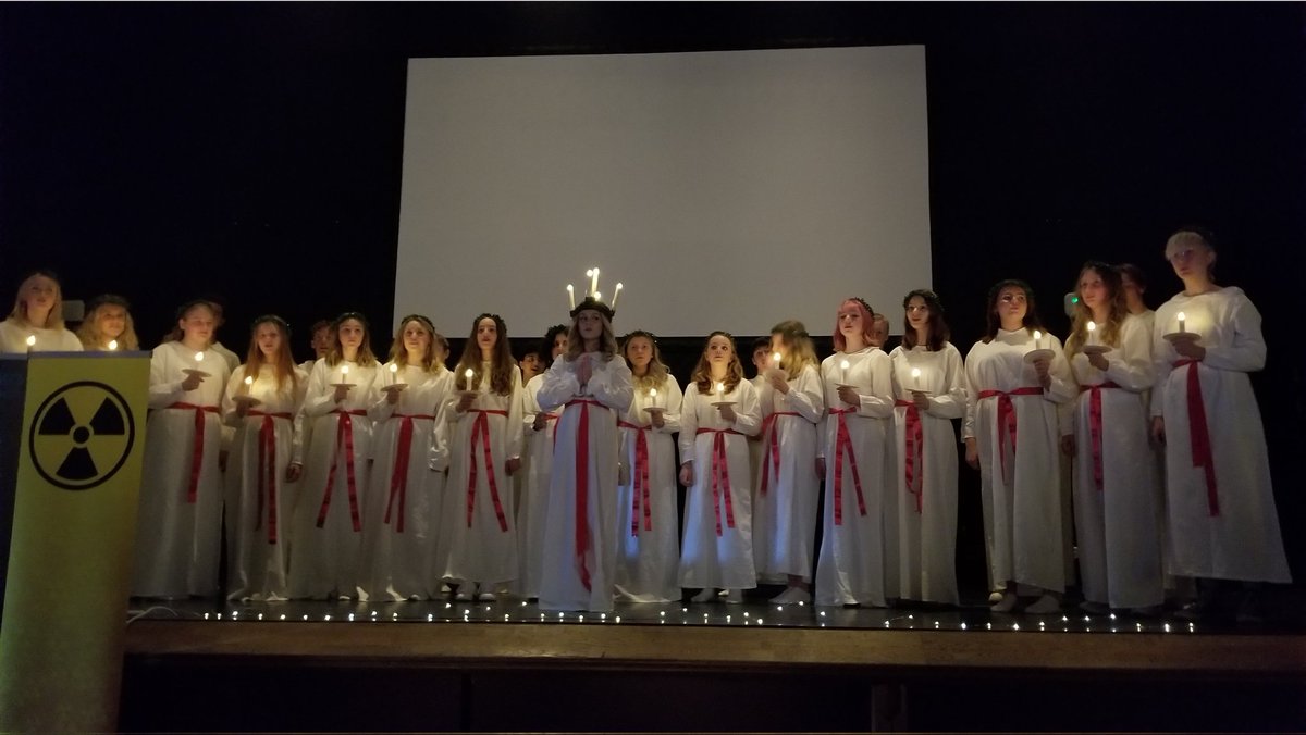 Storkitus's tweet photo. The surprises are never ending at #ETVM! Santa Lucia and a serenade of Holiday Carols (In Swedish) from the Orebro Chikdrens Choir. Beautiful. 😍😍😍 https://t.co/FOzrgeW38q
