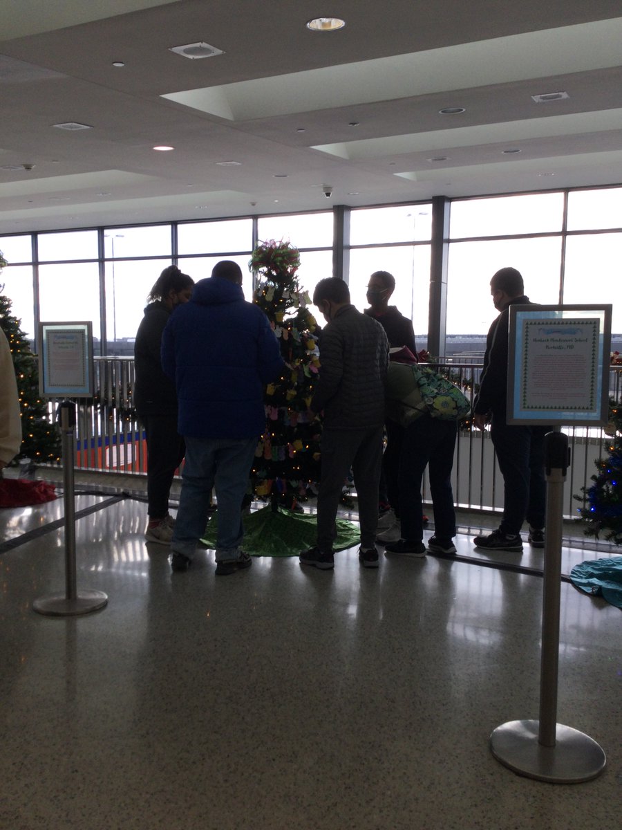 IAD_Ambassadors's tweet photo. LT  Yay!  3 more schools came to decorate 🎄🎄 @Dulles_Airport!  @RockRidgeHigh @BDHSNews &amp; @Cornerstonesva   5 🎄decorated, 4 more to go! Thanks to all those who came/are coming out to make our airport a bit more festive! https://t.co/a2InXV4as0