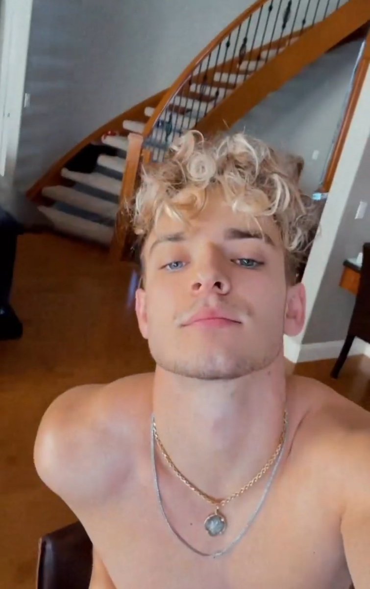 joshbarchive's tweet photo. omfg he's so fine! https://t.co/iKqouSRIBB