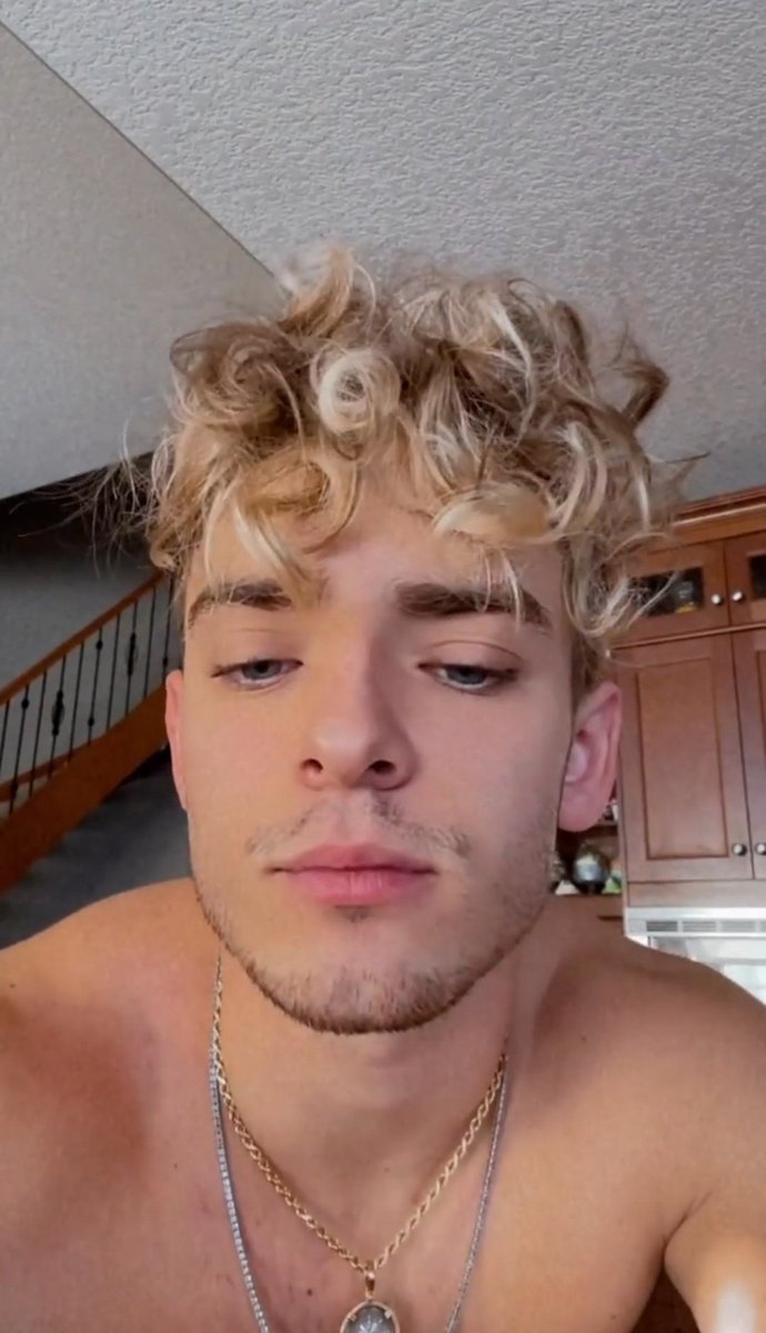 joshbarchive's tweet photo. omfg he's so fine! https://t.co/iKqouSRIBB