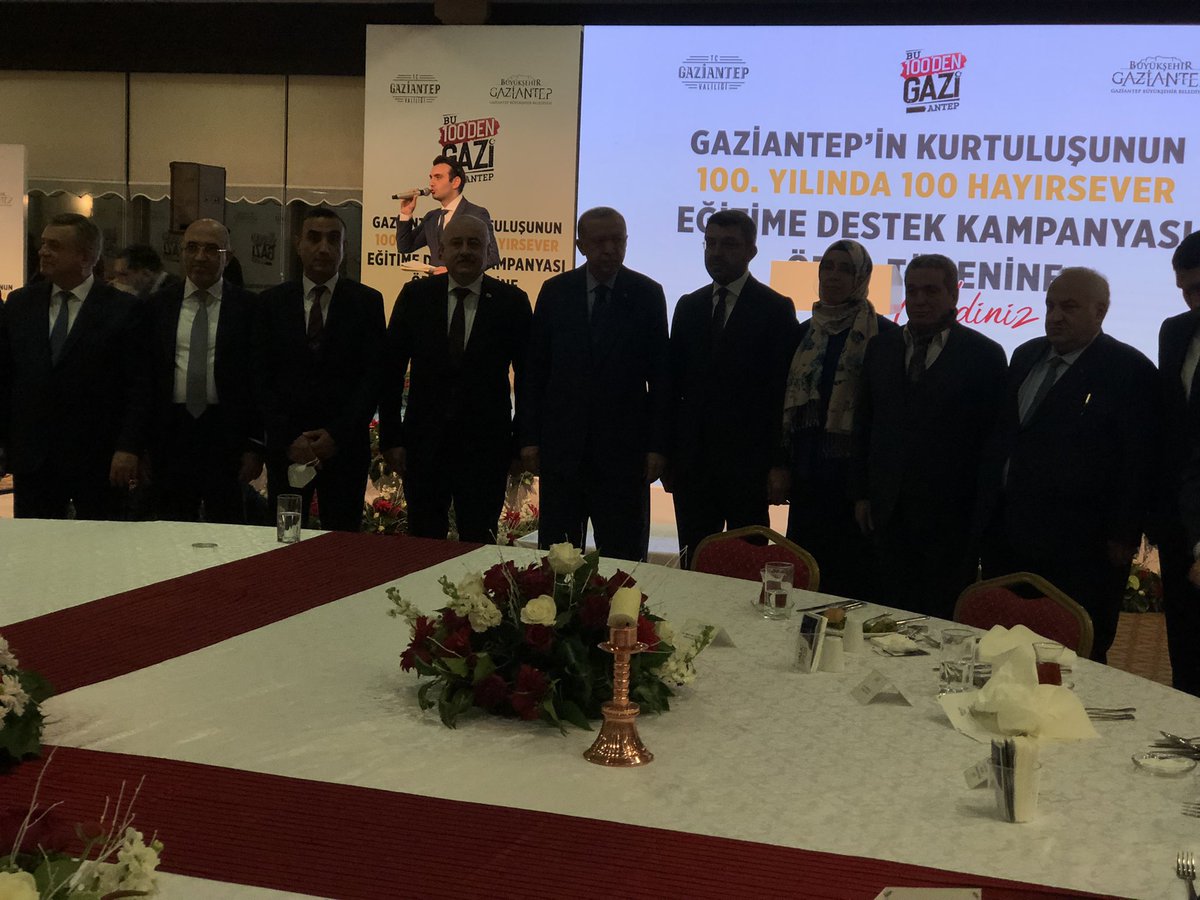 SermetAtay's tweet photo. Cumhurbaşkanı sayın Recep Tayyip Erdoğan’ın da katıldığı Haliç Kongre Merkezi’nde düzenlenen Gaziantep’in kurtuluşunun 100. Yılında 100 hayırsever eğitime destek kampanyası ödül törenindeyiz. Hayırsever iş insanlarına ödüllerini verdik. #bu100’den Gazi Antep #Gaziantep https://t.co/HrDOl5Mhxk