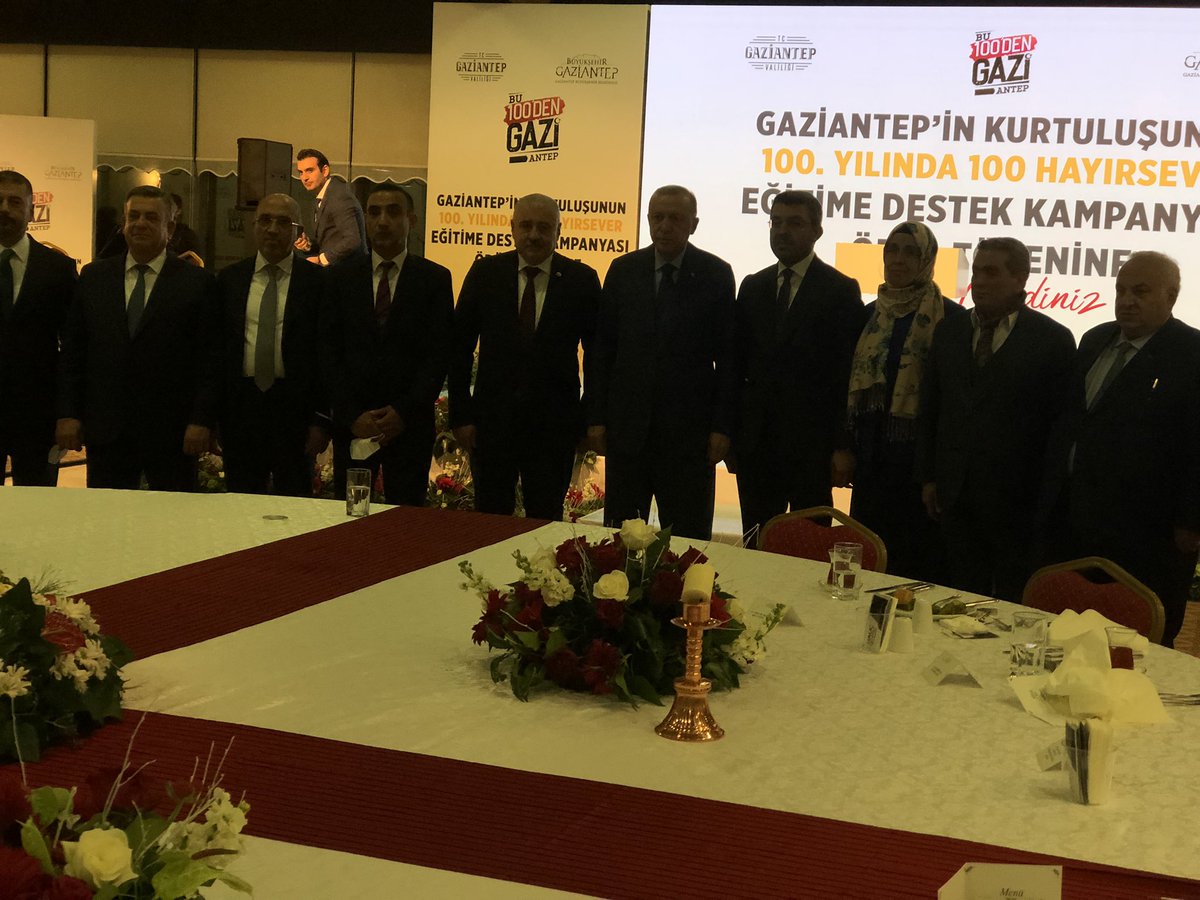 SermetAtay's tweet photo. Cumhurbaşkanı sayın Recep Tayyip Erdoğan’ın da katıldığı Haliç Kongre Merkezi’nde düzenlenen Gaziantep’in kurtuluşunun 100. Yılında 100 hayırsever eğitime destek kampanyası ödül törenindeyiz. Hayırsever iş insanlarına ödüllerini verdik. #bu100’den Gazi Antep #Gaziantep https://t.co/HrDOl5Mhxk