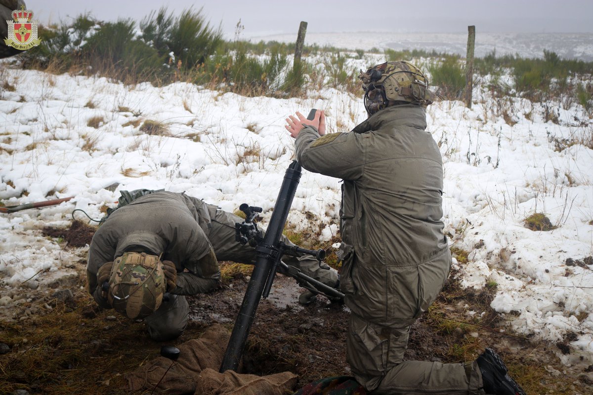 Bvr5Li's tweet photo. This week, two teams of our battalion went live firing with their 60mm mortars in Camp Elsenborn. They were supported by the Infantry School.

#Bvr5Li #ProudBelgianSoldier #ccland https://t.co/jf4BFNXK4E