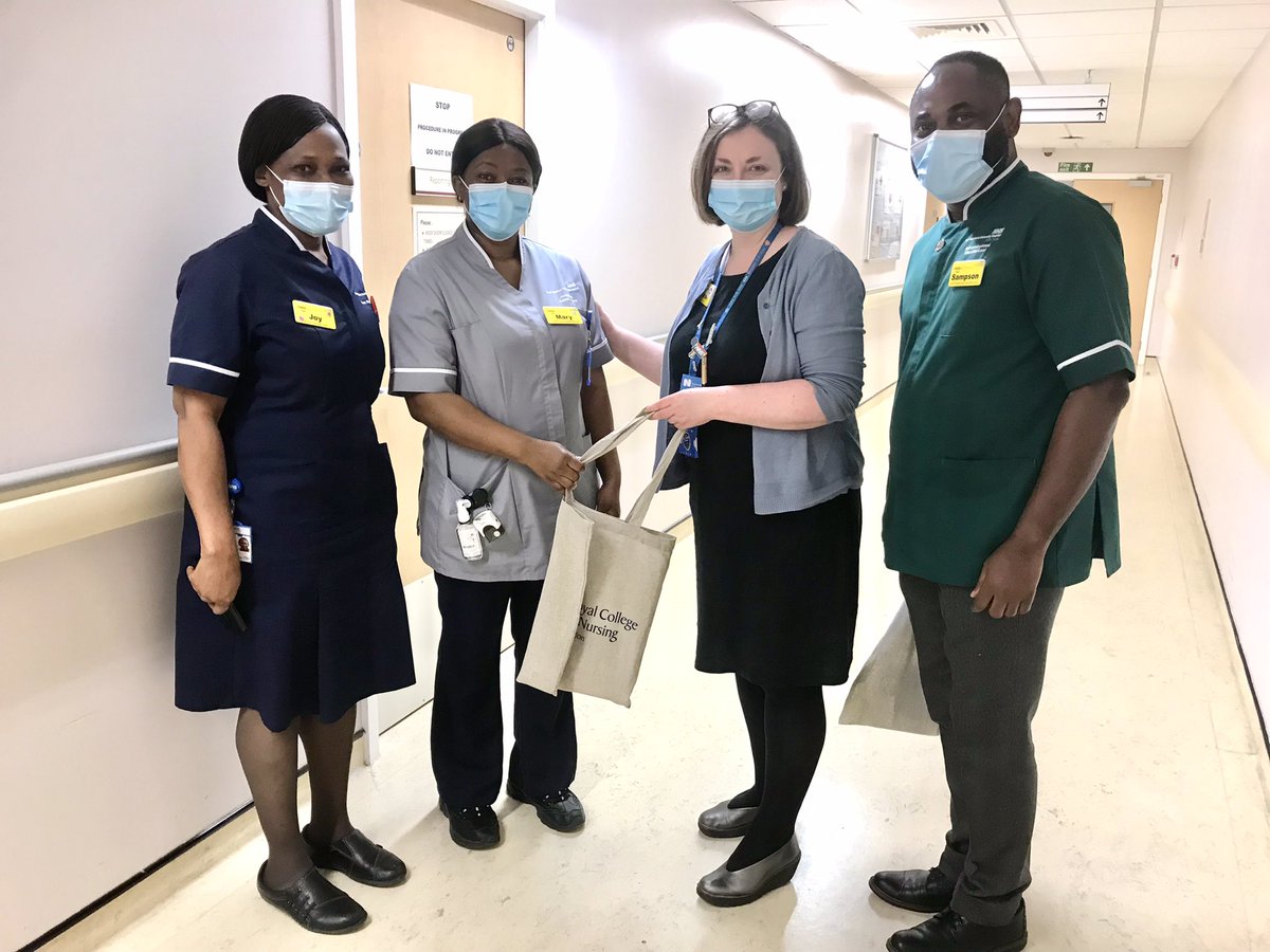 HedijeCNF's tweet photo. Our Chief Nurse @SarahHa88622902 showing her appreciation to a Radiology staff member for her long years of service @NorthMidNHS 
Thank you https://t.co/2h1IaKb1jE