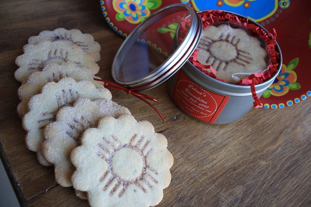 ABQLive's tweet photo. Take a look at these Zia Traditional Biscochito Tins from Celina Grife @celinasbiscochitos 😮🎄 Remember to support local New Mexican businesses this holiday season! 
.
[📷: @celinasbiscochitos ]
.
.
Get your photo featured by using the hashtag #abqlivephotooftheday https://t.co/ahDAlvfvEn