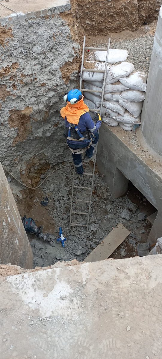 SunafilPeru's tweet photo. 📢#SUNAFILEnElCallao:
Durante operativo en la región #Callao, el personal de la #IRECallao paralizó obra de construcción “Proyecto Intervención en Pozo de Ataque, estacion Gambeta E-1, (…)”, al exponer a riesgos graves e inminentes a sus trabajadores.
#AlertaSUNAFIL🚨 https://t.co/oJC7NR9rK4