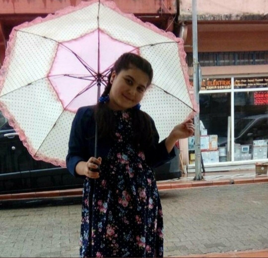 inciabatuhan's tweet photo. Her akşam 22:00 da Soruyoruz❓ #rabianaziçinadalet  ‼️
#RabiaNazaNeOldu ❓
#RabiaNazDosyasıyenidenAcılsın

Siz cevap verene kadar
ADALET yerini bulana kadar

10 YAŞINDA ÇOCUĞUN ÖLDÜRÜLMESİNE SUSMAYACAĞIZ.
UNUTTURMAYACAĞIZ... 
 https://t.co/BvHPR8dEdE