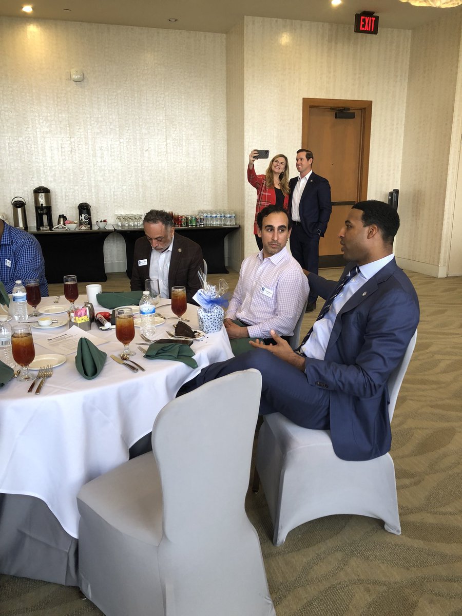 LeadershipHoust's tweet photo. @LeadershipHoust Class XL enjoyed a wonderful lunch today at The Houston Club with elected officials. Thank you @CenterPoint for sponsoring today’s Learning Session, and Paul Lock for representing!#LH40 https://t.co/UOaPUutSsx