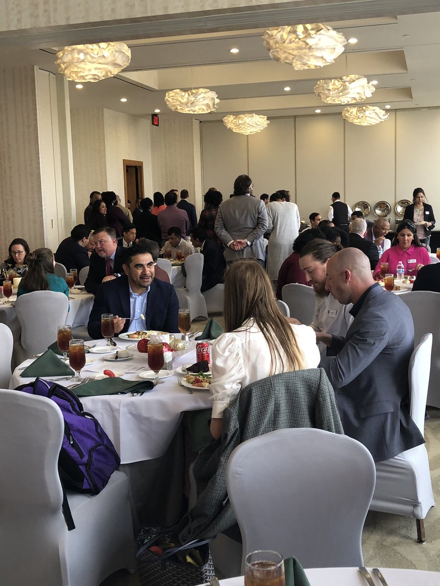 LeadershipHoust's tweet photo. @LeadershipHoust Class XL enjoyed a wonderful lunch today at The Houston Club with elected officials. Thank you @CenterPoint for sponsoring today’s Learning Session, and Paul Lock for representing!#LH40 https://t.co/UOaPUutSsx