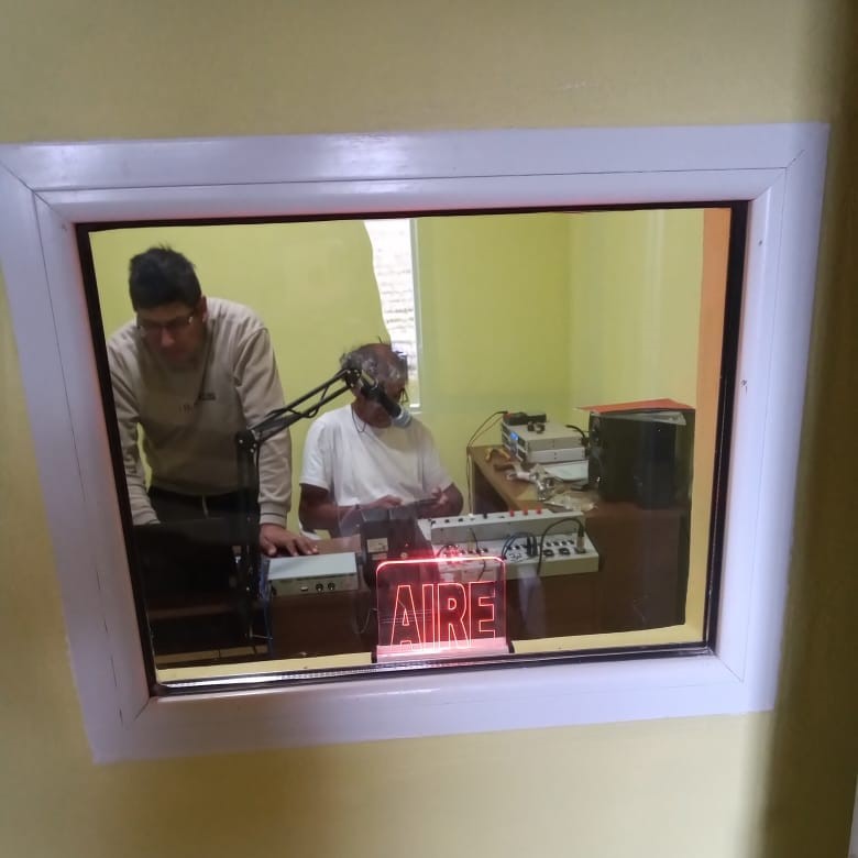 originariosAR's tweet photo. Tucumán: Se inaugura una nueva radio indígena en argentina

https://t.co/sSxCsjRpeu 

#ComunidadDiaguitaCalchaquíPotreroRodeoGrande #PuebloDiaguita  #FMIdentidad #887mhz #GestionDanielSanchez #11D #ComunicacionConIdentidad #originariosAR #LSCA #fomeca #DerechoALaComunicacion https://t.co/m58UBvbXdz