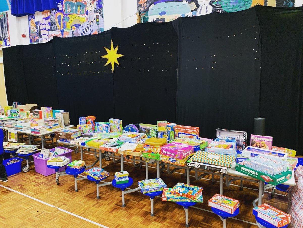 carlatkin01's tweet photo. Great job by @hmprimary #pta #fohms raising money for the school at the #winterbazzar #christmas #school #fundraising https://t.co/Z5QeDLTubs